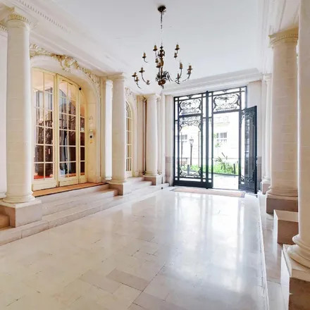 Rent this 1 bed apartment on Ambassade de Nouvelle-Zélande in Rue Léonard de Vinci, 75116 Paris