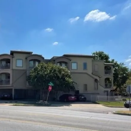 Rent this 2 bed townhouse on 1306 Hubert Street in Dallas, TX 75206