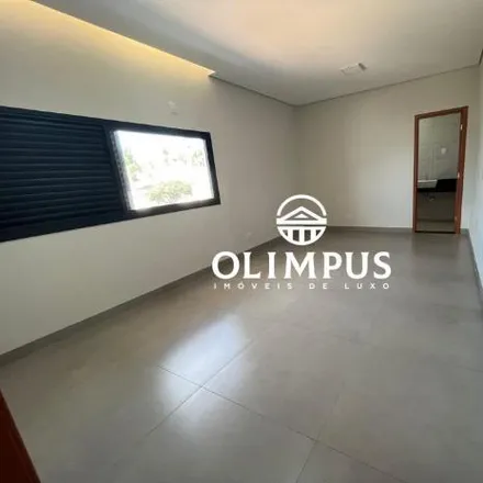 Buy this 3 bed house on Avenida João Naves de Ávila in Centro, Uberlândia - MG