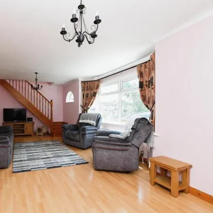 Image 5 - Viking Way, Pilgrims' Hatch, CM15 9HX, United Kingdom - House for sale