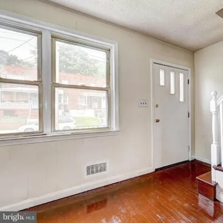 Image 4 - 4717 Ivanhoe Avenue, Baltimore, MD 21212, USA - House for sale