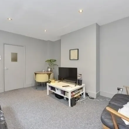 Image 6 - 8 Gilbey Road, London, SW17 0QG, United Kingdom - Apartment for rent