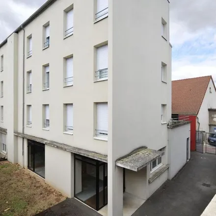 Rent this 3 bed apartment on 4 Rue du Père Jules Chevalier in 36100 Issoudun, France