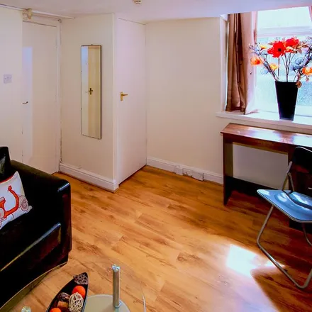Rent this 1 bed house on 55 Brudenell Mount in Leeds, LS6 1HT