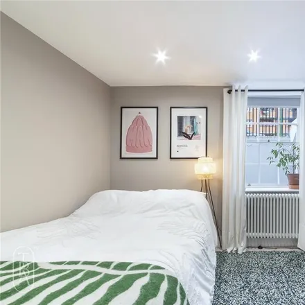 Image 7 - 216 Cable Street, St. George in the East, London, E1 0BL, United Kingdom - Townhouse for rent