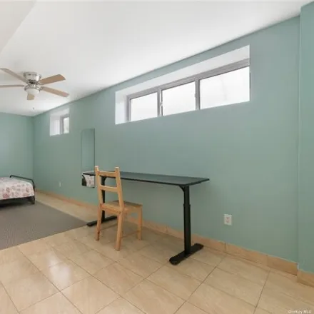 Image 6 - 249 Norway Avenue, New York, NY 10305, USA - House for sale