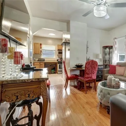 Image 9 - 963 East 87th Street, New York, NY 11236, USA - House for sale