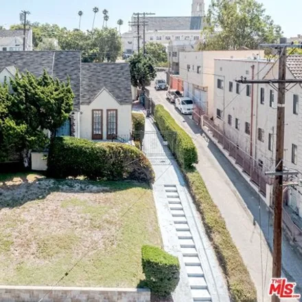 Image 3 - 2558 13th Avenue, Los Angeles, CA 90018, USA - House for sale