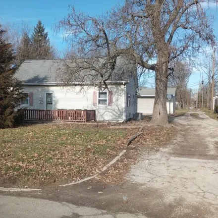 Buy this 2 bed house on 1111 Cleveland Avenue in Danville, IL 61832
