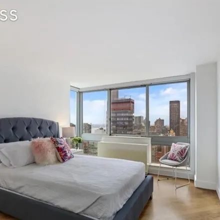 Image 6 - The Capri, 235 East 55th Street, New York, NY 10022, USA - House for rent
