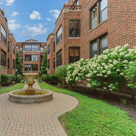 Image 1 - 3456 North Elaine Place, Chicago, IL 60657, USA - House for sale