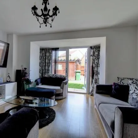 Image 5 - Clenshaw Path, Basildon, Essex, Ss14 - Townhouse for sale