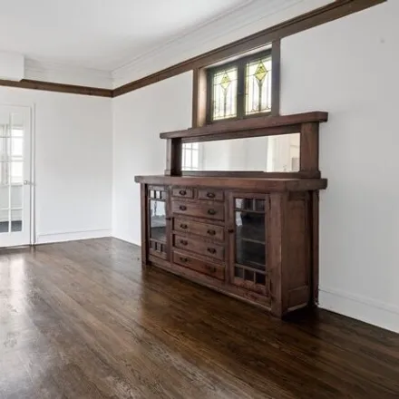 Image 7 - 3028 West Eastwood Avenue, Chicago, IL 60625, USA - House for sale