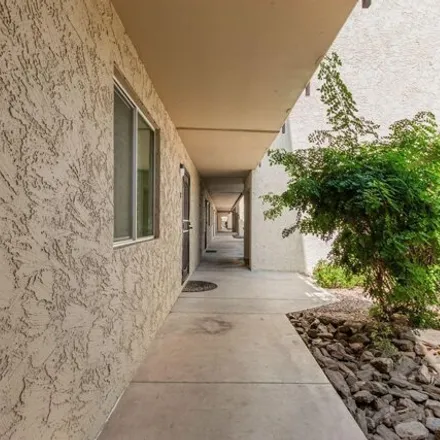 Image 2 - 7625 E Camelback Rd Unit B124, Scottsdale, Arizona, 85251 - Apartment for sale