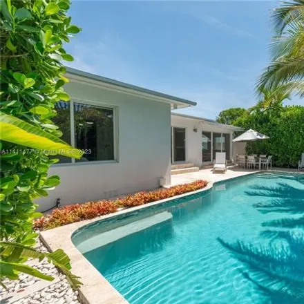 Image 2 - 590 West 49th Street, Miami Beach, FL 33140, USA - House for sale