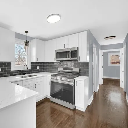 Image 3 - 12756 South Exchange Avenue, Chicago, IL 60633, USA - House for sale