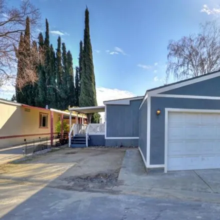 Buy this studio apartment on 69 Sacramento Avenue in Mikon, West Sacramento