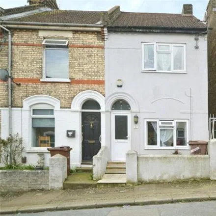 Buy this 3 bed townhouse on Kitchener Road in Strood, ME2 3AW