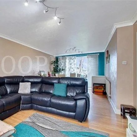 Image 3 - Chipstead Gardens, London, NW2 6EL, United Kingdom - Townhouse for sale