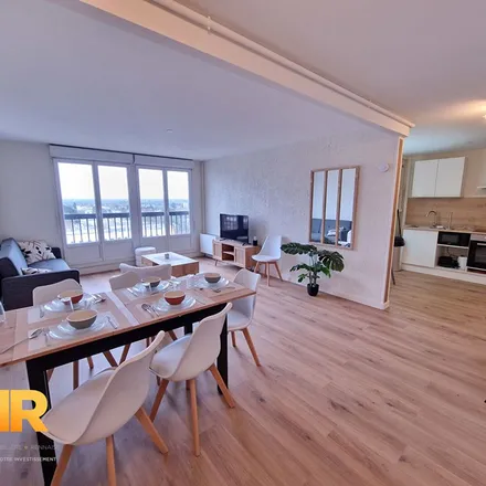Rent this 5 bed apartment on Gestion Immobilière Rennaise in 11 Boulevard Beaumont, 35000 Rennes