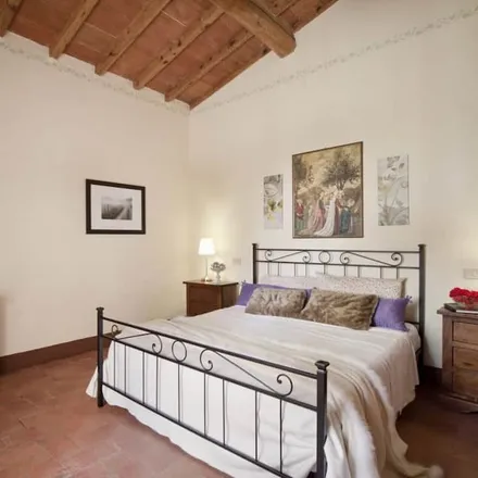 Rent this 2 bed apartment on 53011 Castellina in Chianti SI
