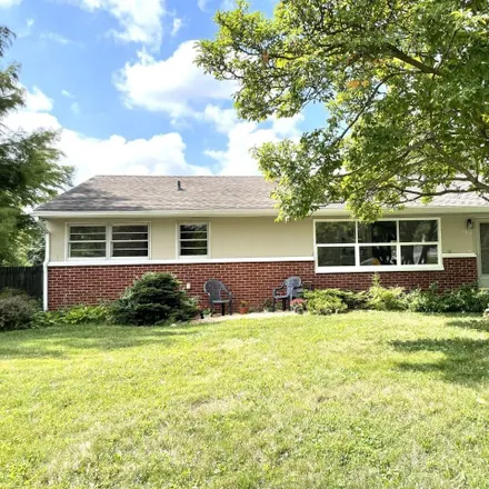 Image 2 - 1917 Indian Trail Drive, Happy Hollow Heights, West Lafayette, IN 47906, USA - House for sale