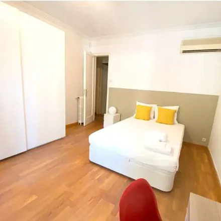 Rent this 6 bed apartment on Carrer de València in 294, 296