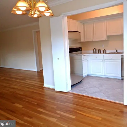 Image 3 - 5091 Sentinel Drive, Bethesda, MD 20816, USA - Apartment for rent