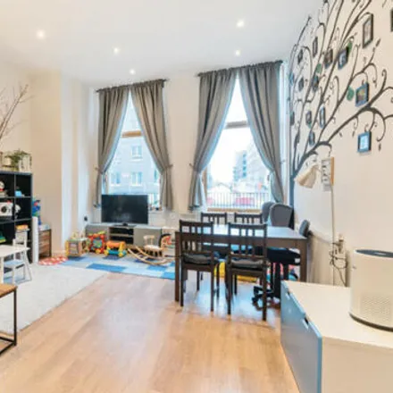 Image 2 - Rhodes Mansions, Harebell Terrace, London, IG11 0YU, United Kingdom - Apartment for sale