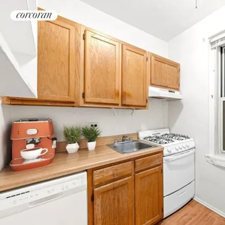 Image 3 - 70 Remsen St Apt 2d, Brooklyn, New York, 11201 - Apartment for sale