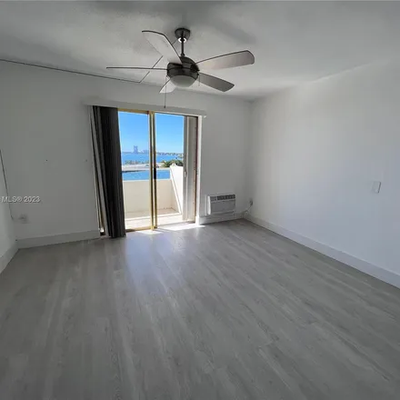Image 3 - 7904 West Drive, North Bay Village, Miami-Dade County, FL 33141, USA - Apartment for rent
