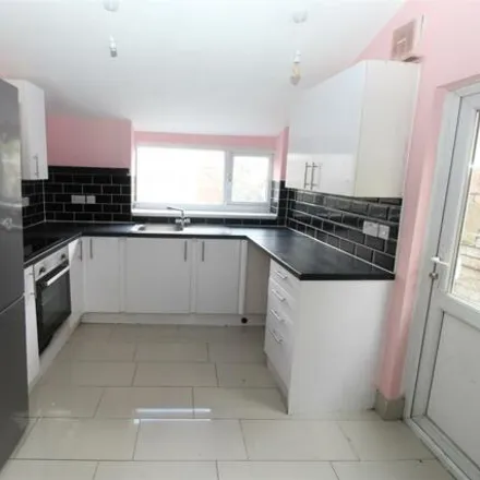 Rent this 5 bed house on 92 North Road in Cardiff, CF10 3DZ