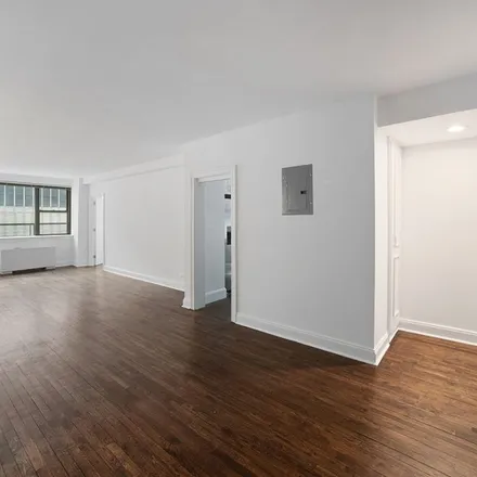 Rent this 3 bed apartment on 155 East 55th Street in New York, NY 10022