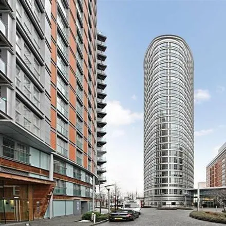 Rent this studio apartment on Ontario Tower in 4 Fairmont Avenue, London