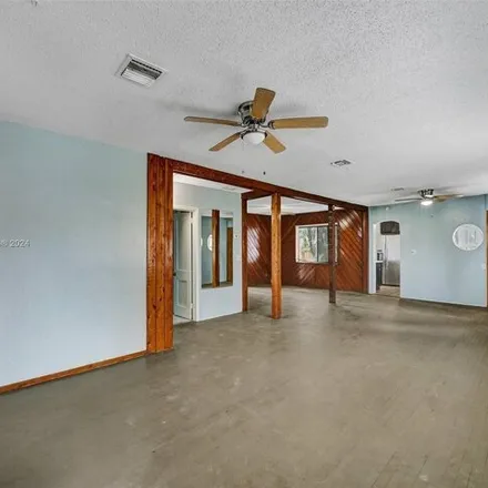 Image 3 - 3885 Northeast 13th Avenue, Coral Heights, Oakland Park, FL 33334, USA - House for rent