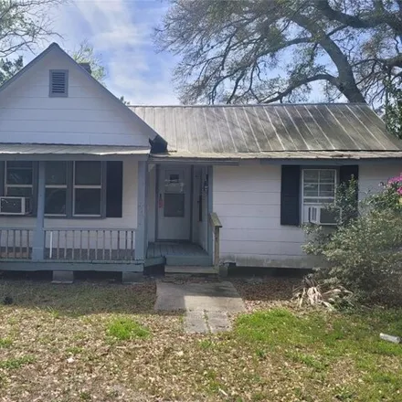 Buy this studio house on 932 Gum Street in Fernandina Beach, FL 32034