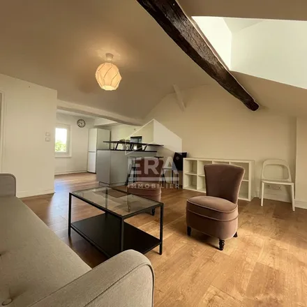 Rent this 2 bed apartment on 49 Quai Pompadour in 94600 Choisy-le-Roi, France
