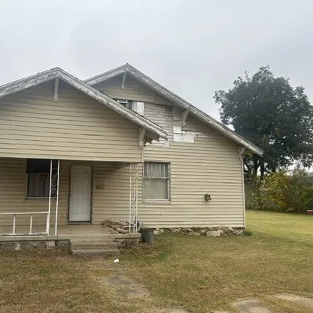 Buy this 3 bed house on 257 West 8th Street in Newkirk, Kay County