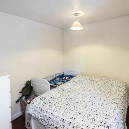 Rent this 2 bed apartment on Croft End Close in London, KT6 7LS