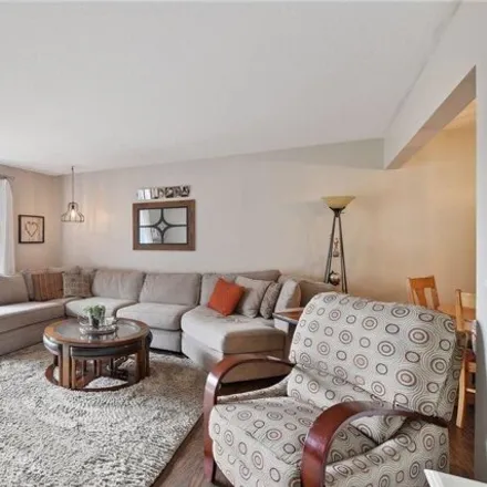 Buy this 1 bed condo on 4350 Brookside Court in Edina, MN 55326