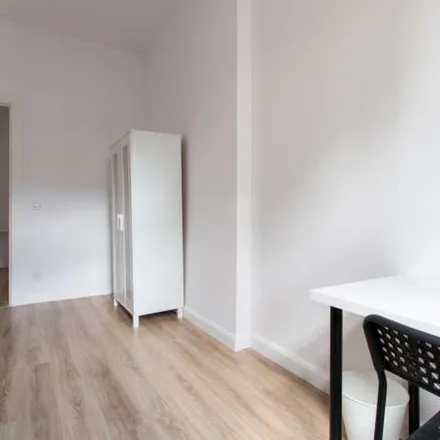 Rent this 5 bed apartment on Miriam-Makeba-Grundschule in Levetzowstraße 26, 10555 Berlin