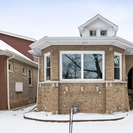 Buy this 4 bed house on 2604 West Farwell Avenue in Chicago, IL 60645