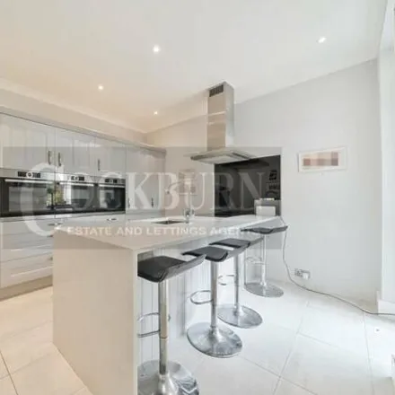 Image 4 - 15 Halons Road, South End, London, SE9 5BS, United Kingdom - Townhouse for sale