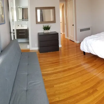 Rent this 3 bed condo on San Francisco