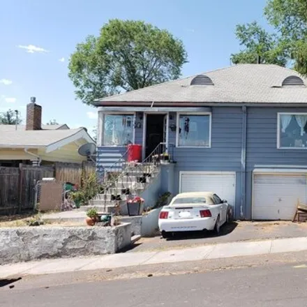 Buy this 4 bed house on 690 Washington Street in Klamath Falls, OR 97601