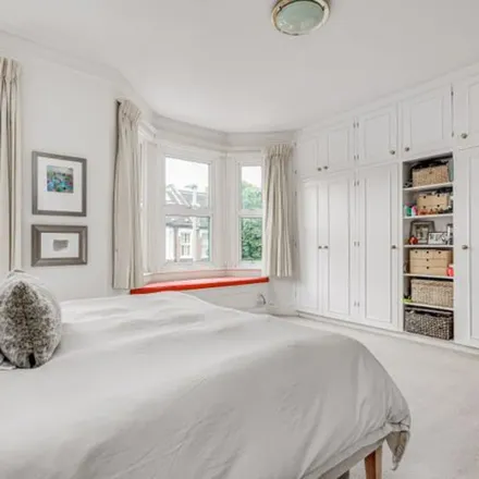 Image 2 - 136 Battersea Park Road, London, SW11 4LY, United Kingdom - Townhouse for rent