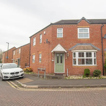 Rent this 3 bed duplex on unnamed road in Bloxwich, WS2 7BF