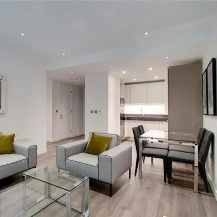 Rent this 1 bed room on Kingwood Gardens in Piazza Walk, London