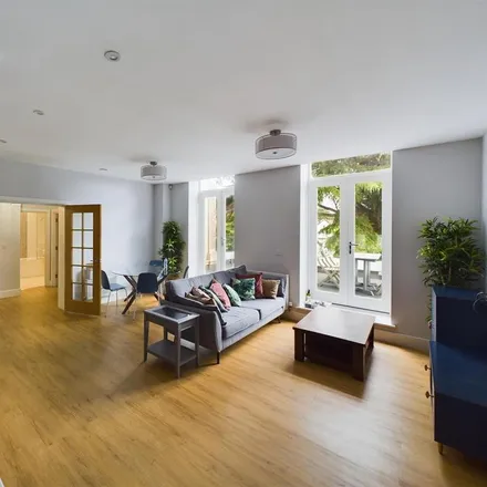 Image 2 - Blumenthal Close, London, TW7 4FF, United Kingdom - Apartment for rent