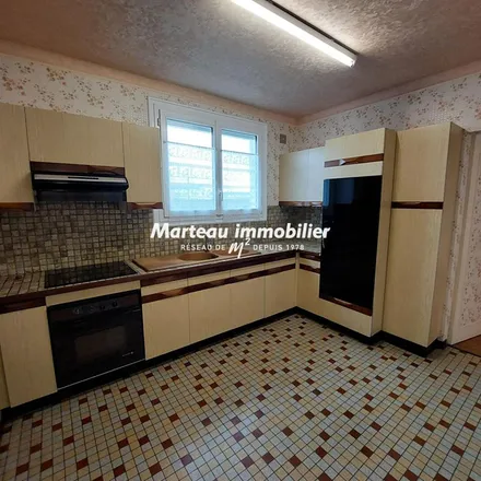 Rent this 3 bed apartment on 2 Rue Ferdinand de Lesseps in 72100 Le Mans, France